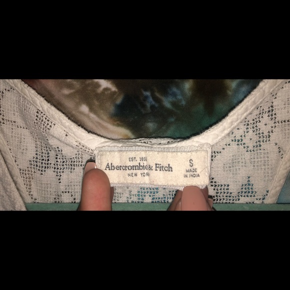 White lace flower top - Picture 2 of 3